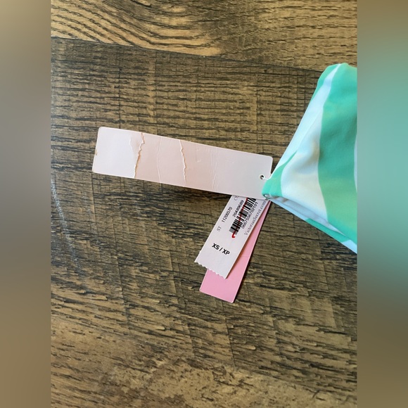 XS Brand New VS bikini bottoms - Picture 2 of 4